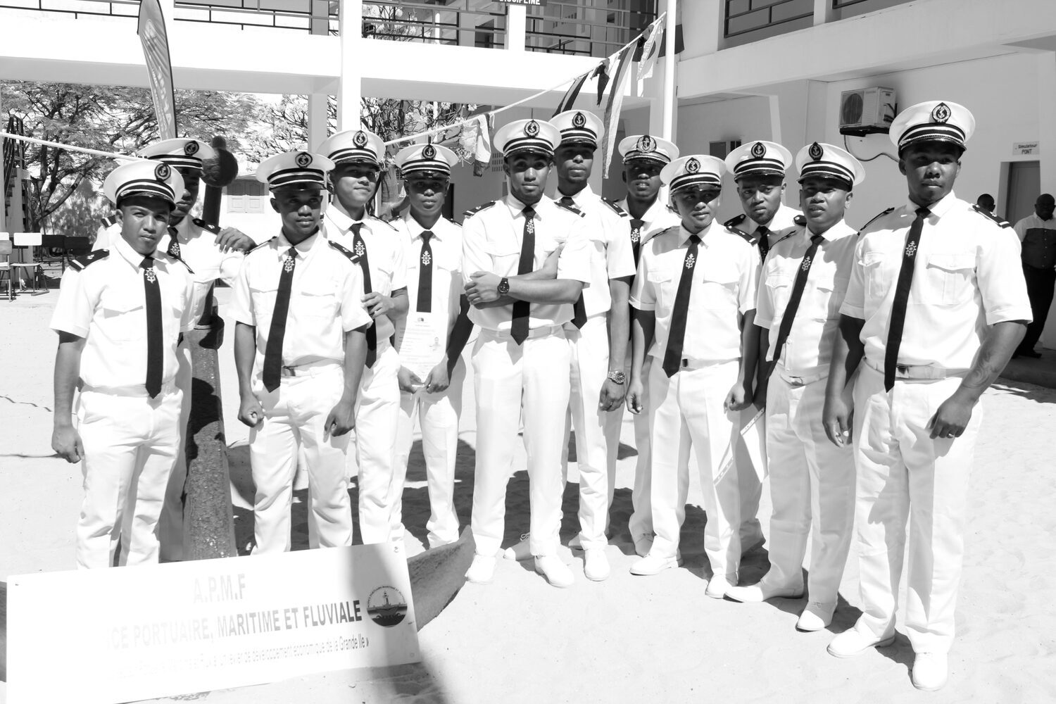 Élèves-officiers en formation à l'ENEM